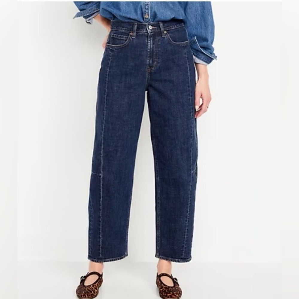 Old Navy Dark Blue Barrel Leg, Cropped, High Rise Woman’s Jeans, Size 20.